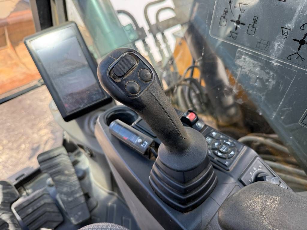 Volvo ECR235EL - Triple Boom / Tilting Bucket / 3 Bucket