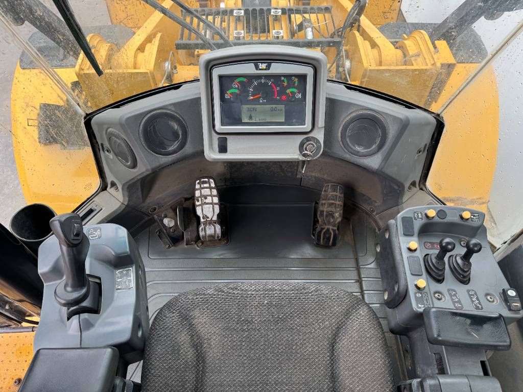CAT 966MXE - Camera / Automatic Greasing