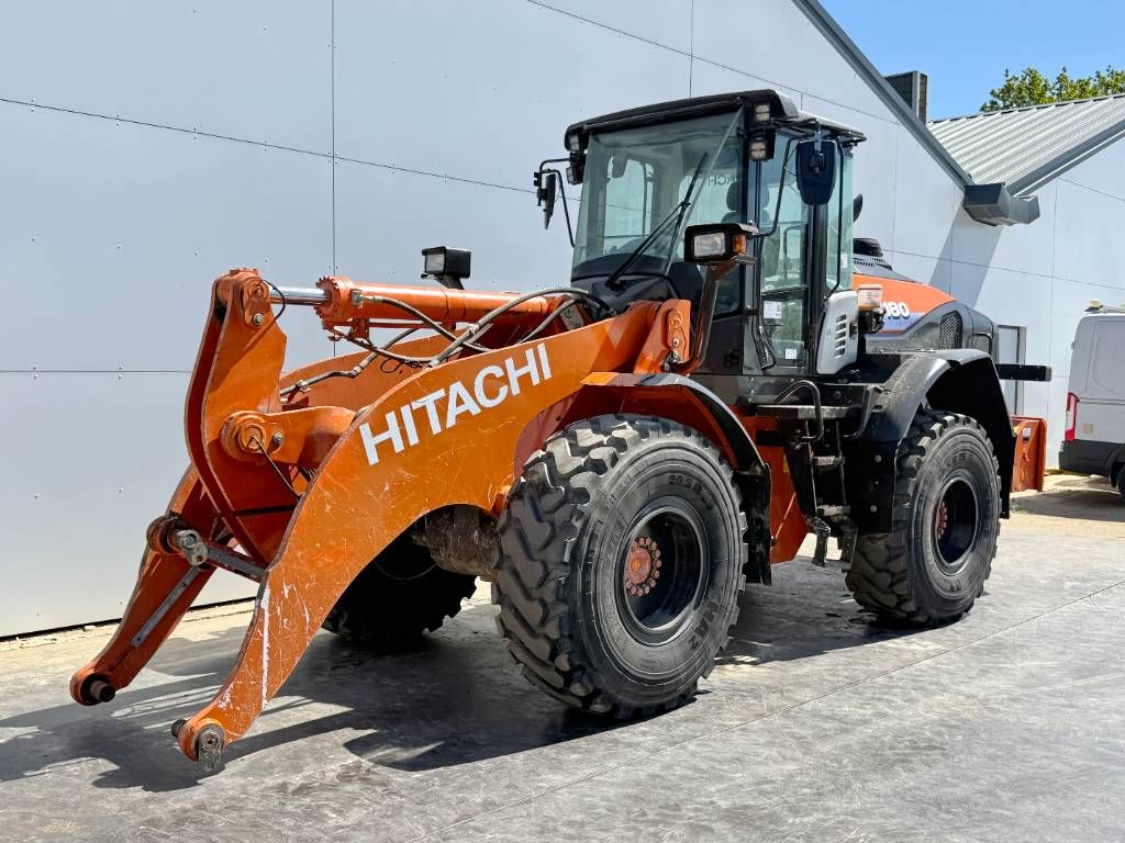 Hitachi ZW180-6 - Perfect Condition / Low Hours