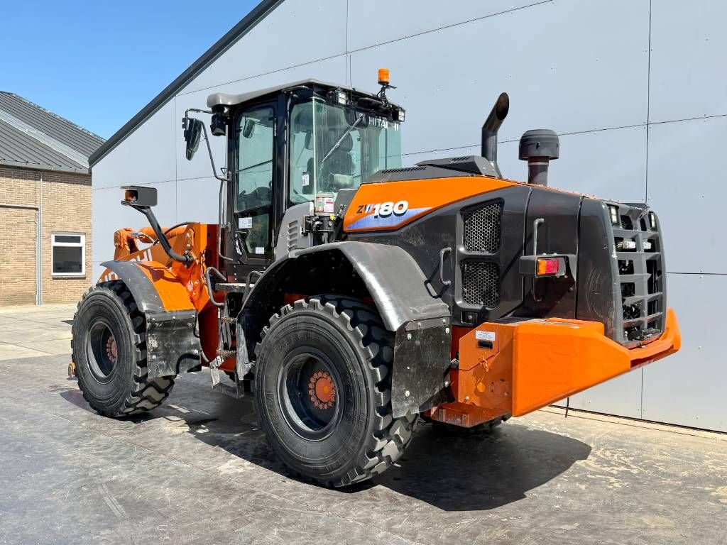 Hitachi ZW180-6 - Perfect Condition / Low Hours