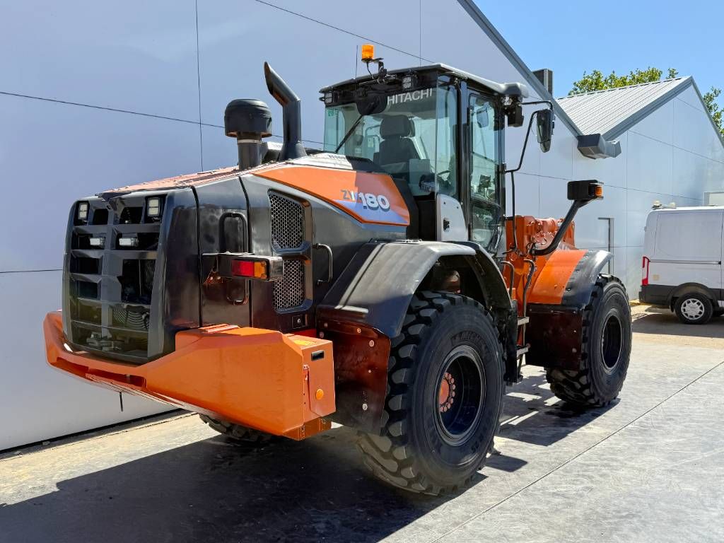 Hitachi ZW180-6 - Perfect Condition / Low Hours