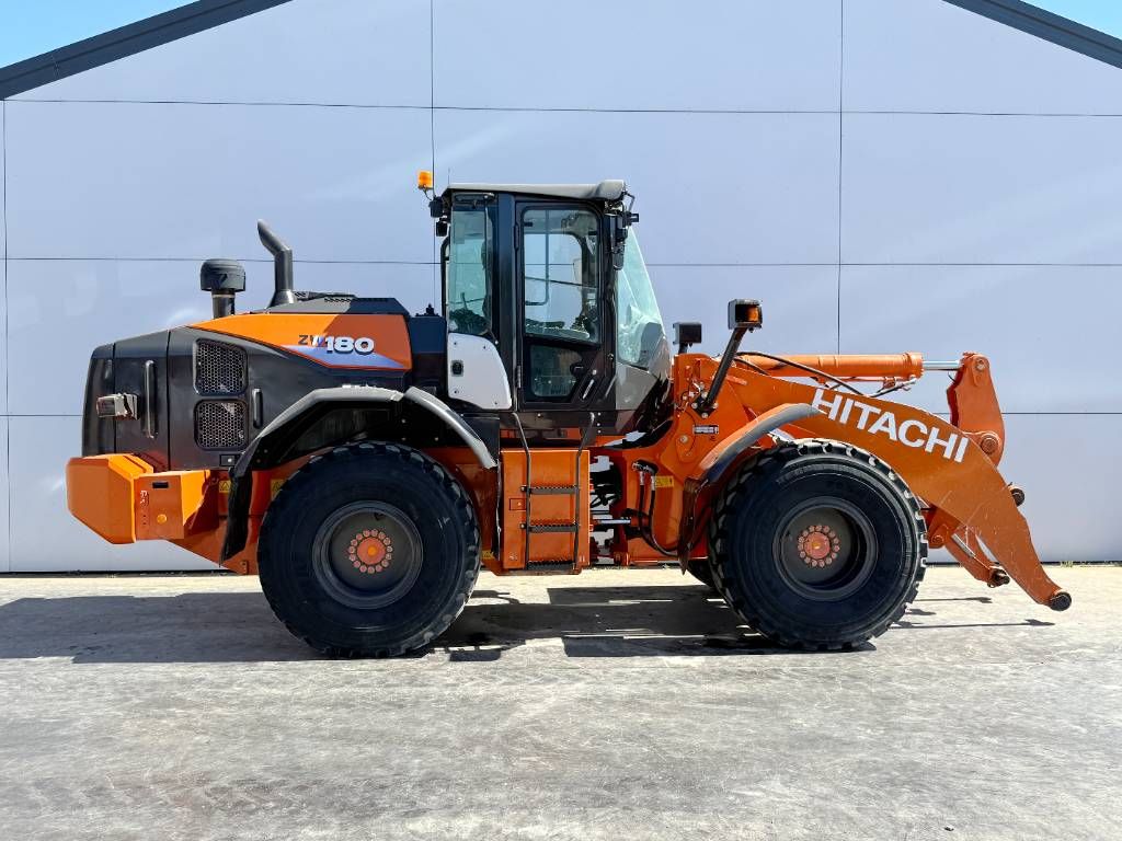 Hitachi ZW180-6 - Perfect Condition / Low Hours