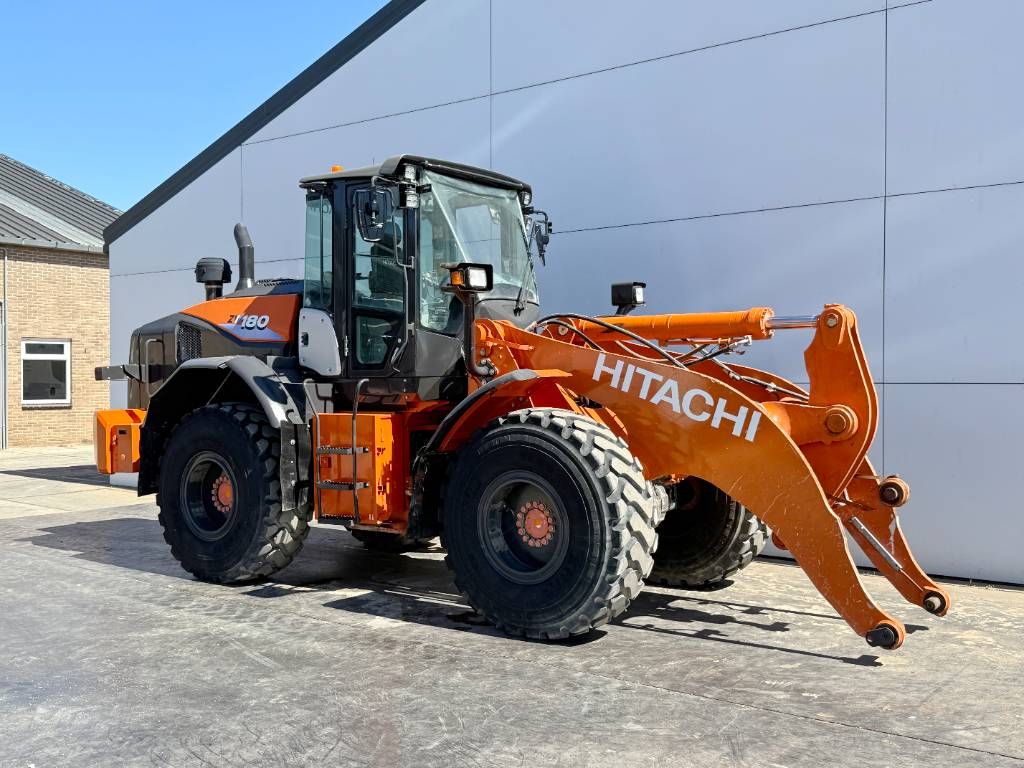 Hitachi ZW180-6 - Perfect Condition / Low Hours
