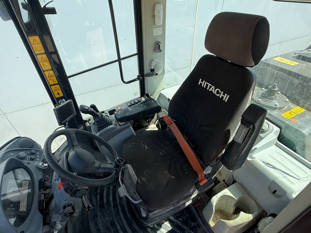 Hitachi ZW180-6 - Perfect Condition / Low Hours