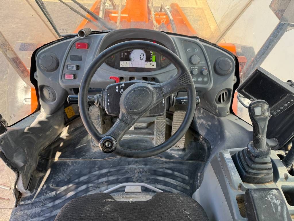 Hitachi ZW180-6 - Perfect Condition / Low Hours
