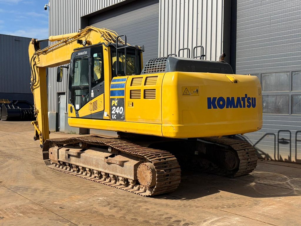 Komatsu PC240-10