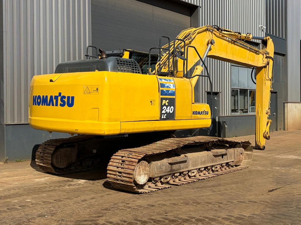 Komatsu PC240-10
