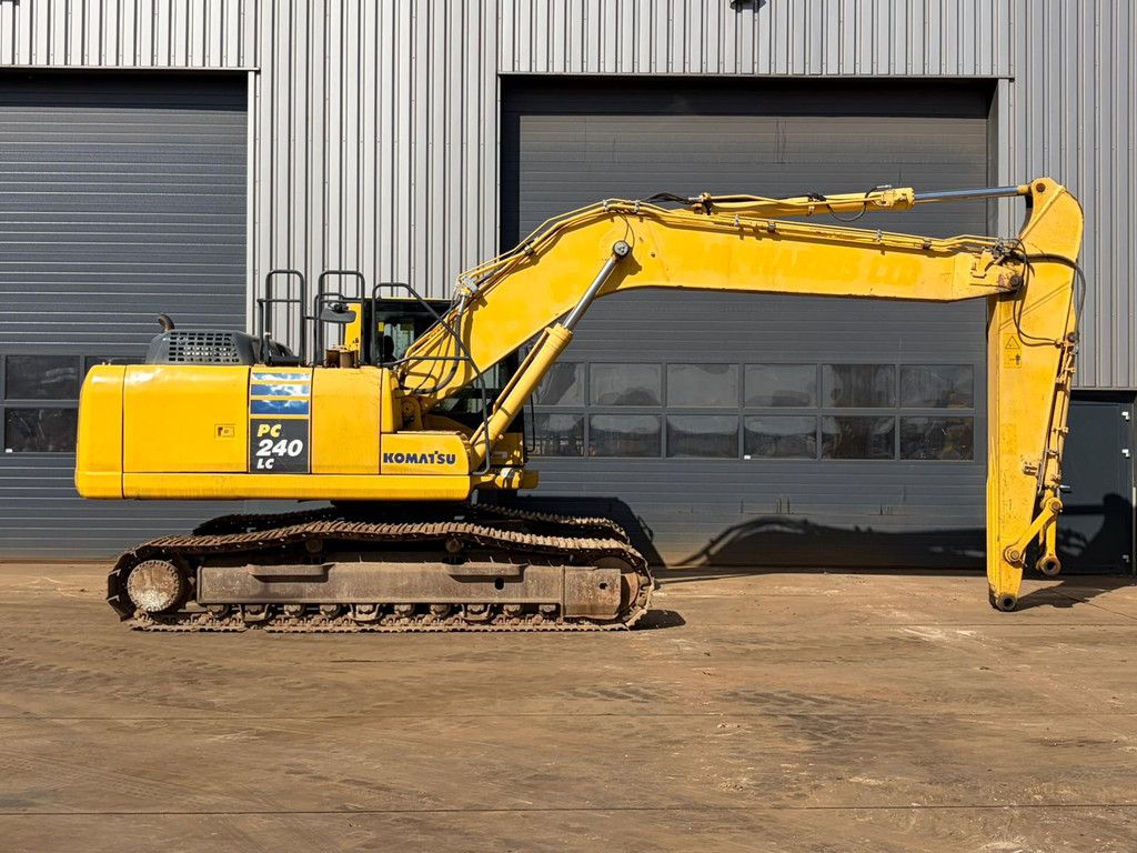 Komatsu PC240-10