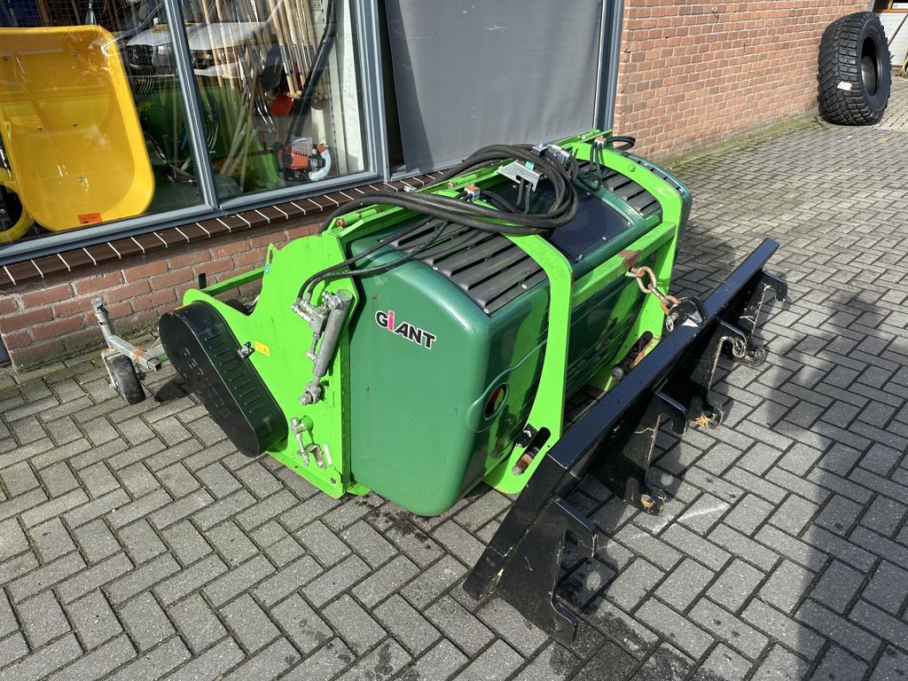 Giant Klepelmaaier 1600 met opvang
