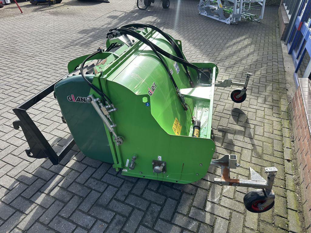 Giant Klepelmaaier 1600 met opvang