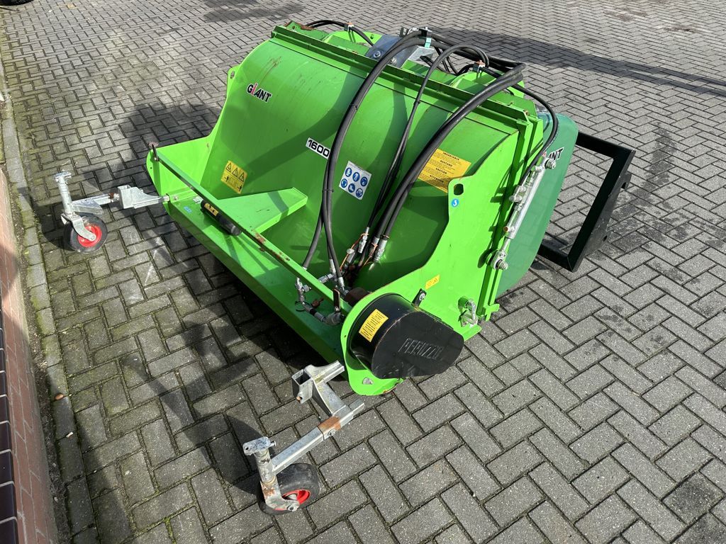 Giant Klepelmaaier 1600 met opvang