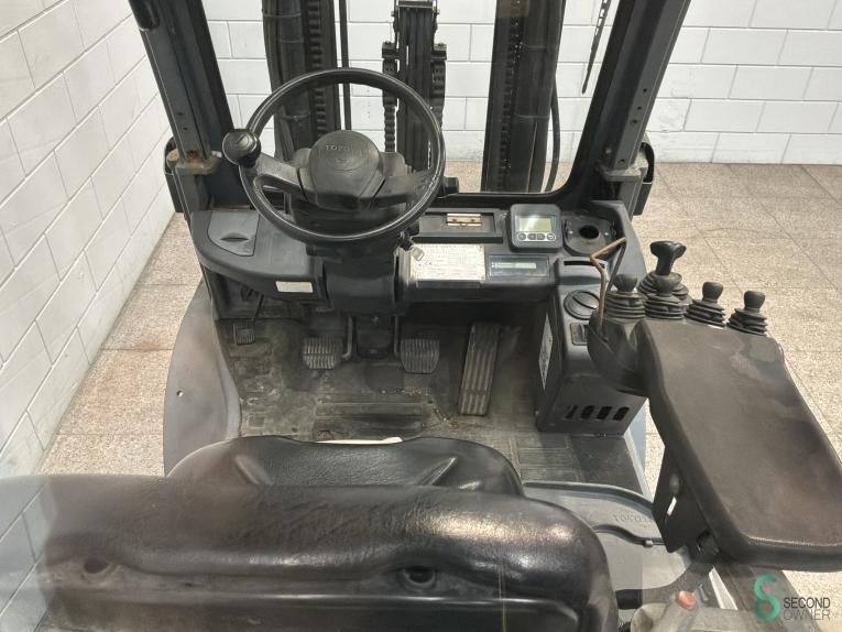 Gabelstapler Diesel Toyota 02-8 FDF 25 2008 Triplex