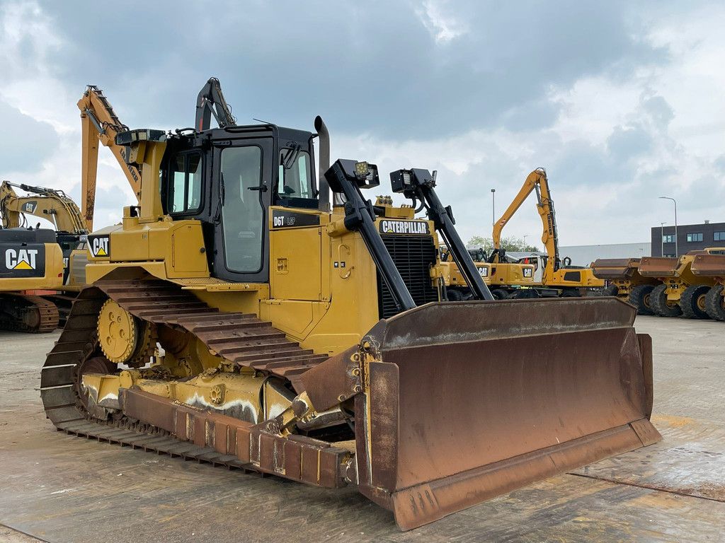 Caterpillar D6T LGP