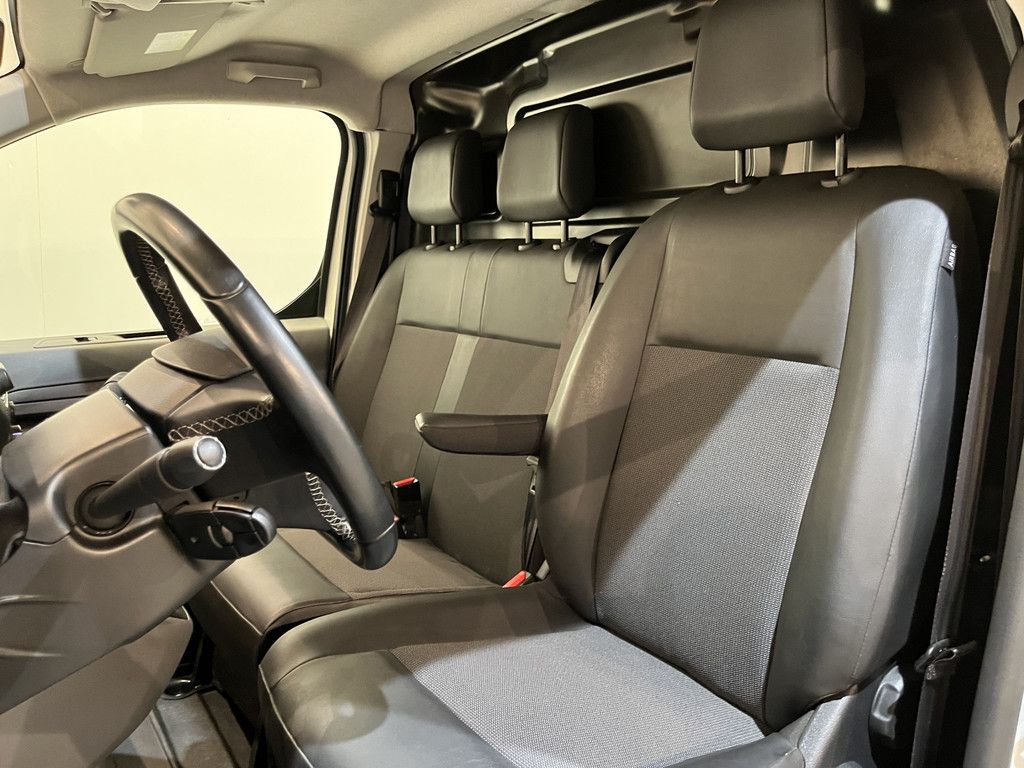 Opel Vivaro 2.0 CDTI L3H1 123 PK / Euro 6 / Airco / CarPlay / Cruise Control / PDC / Navigatie / 3-Zits / 60.000 KM !!