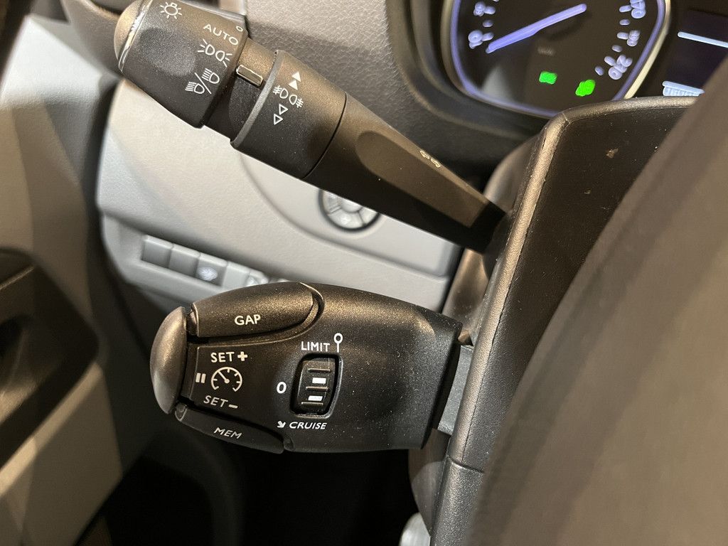Opel Vivaro 2.0 CDTI L3H1 123 PK / Euro 6 / Airco / CarPlay / Cruise Control / PDC / Navigatie / 3-Zits / 60.000 KM !!