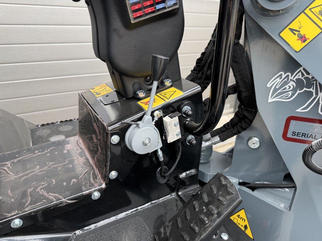 Giant G2300 X-TRA HD ''grey edition'' minishovel / kniklader NIEUW