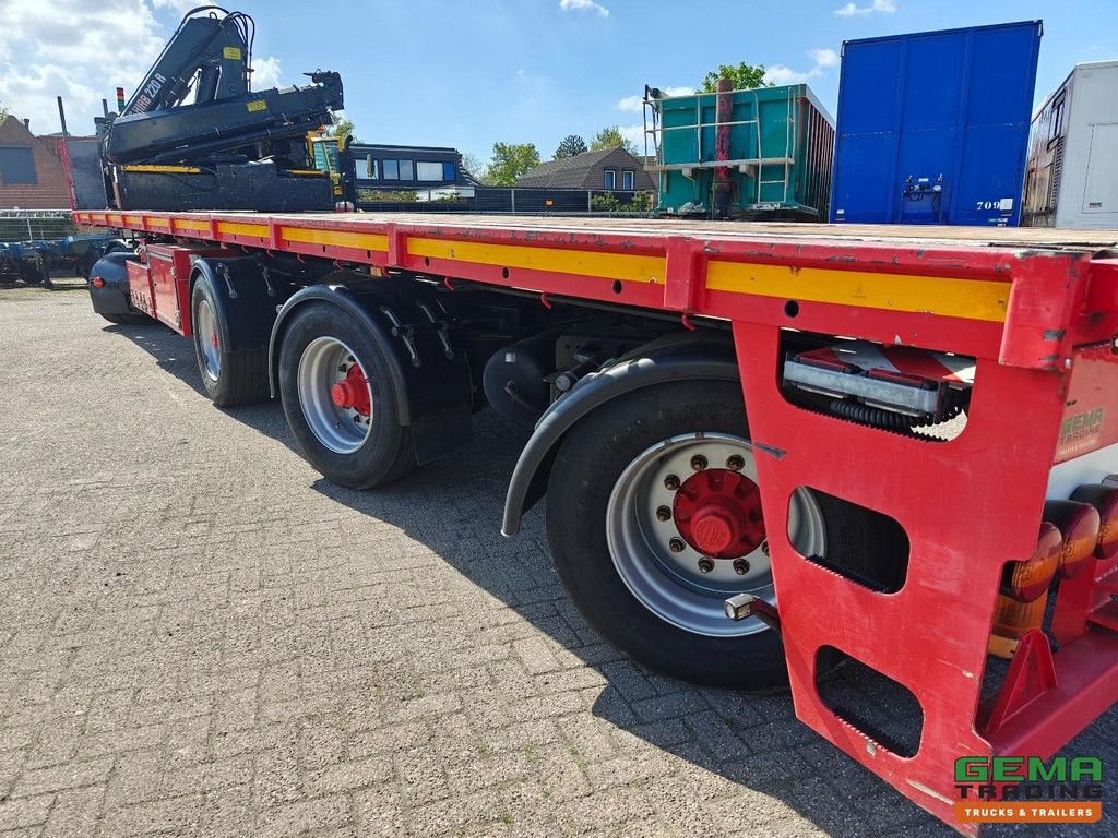 Floor FLO-17-30H2 HIAB R220 F4+1 - Radio-controlled with PowerPack - 2 Steering Axles with Remote Control - Lift Axle - Steering Axle - Twistlocks - Stakes
