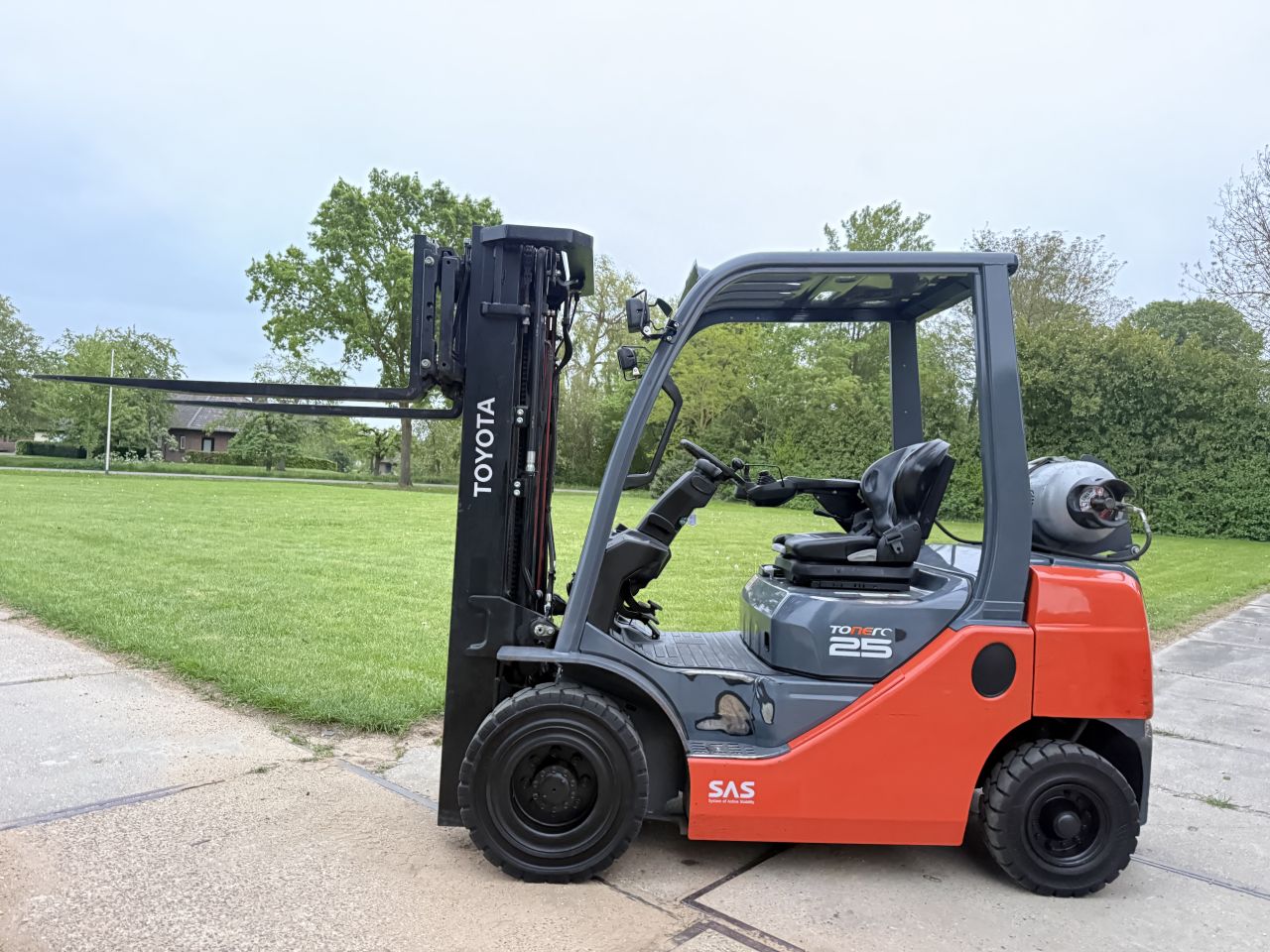 Toyota 2500KG LPG triplex 4.7M Sideshift 4e ventiel BJ2019