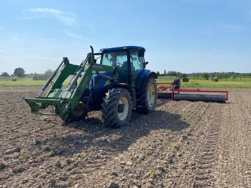 New Holland TS125