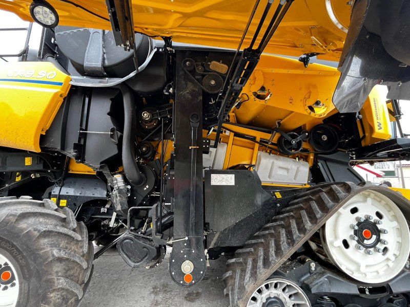 New Holland CR 8.90