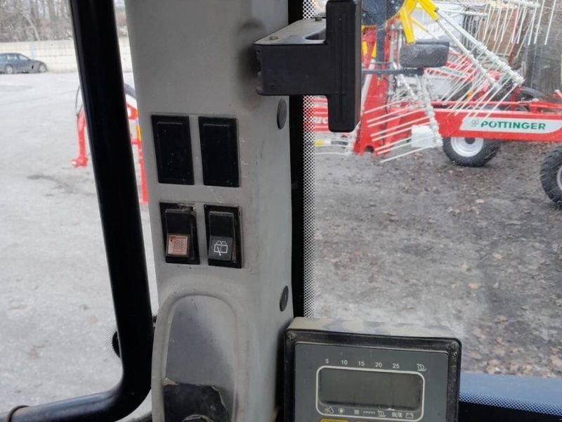 New Holland TL80