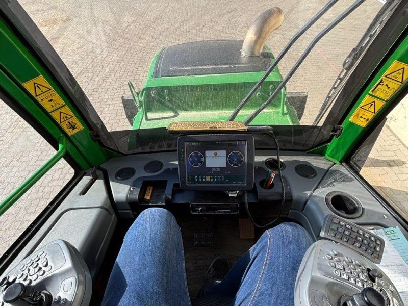 John Deere 1210 E