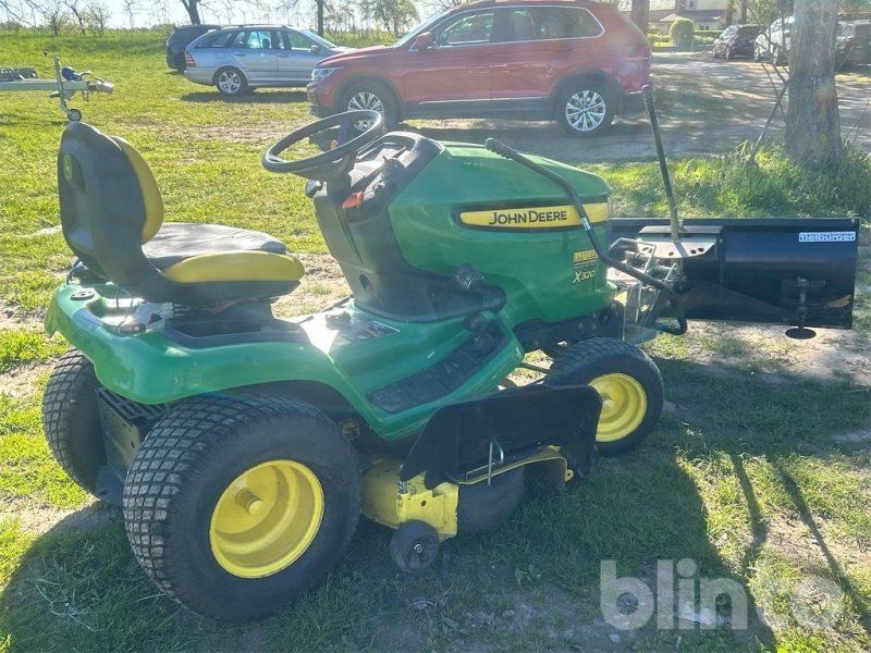 John Deere X 320
