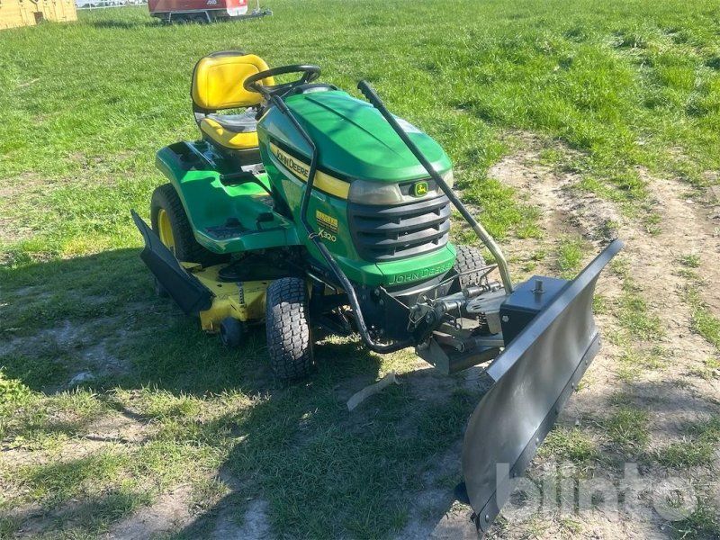 John Deere X 320