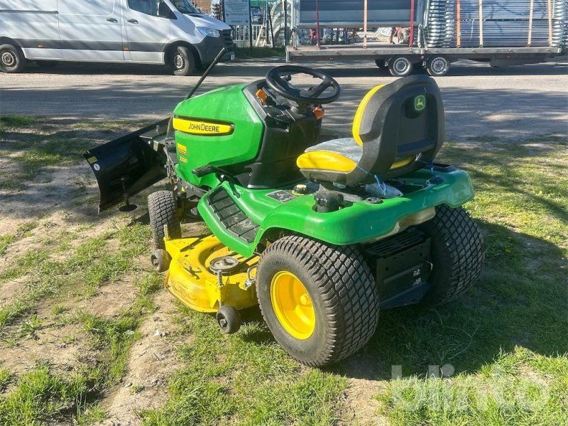 John Deere X 320