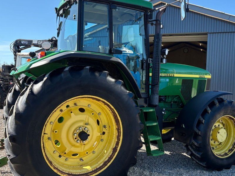 John Deere 7710