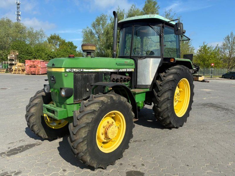 John Deere 3050