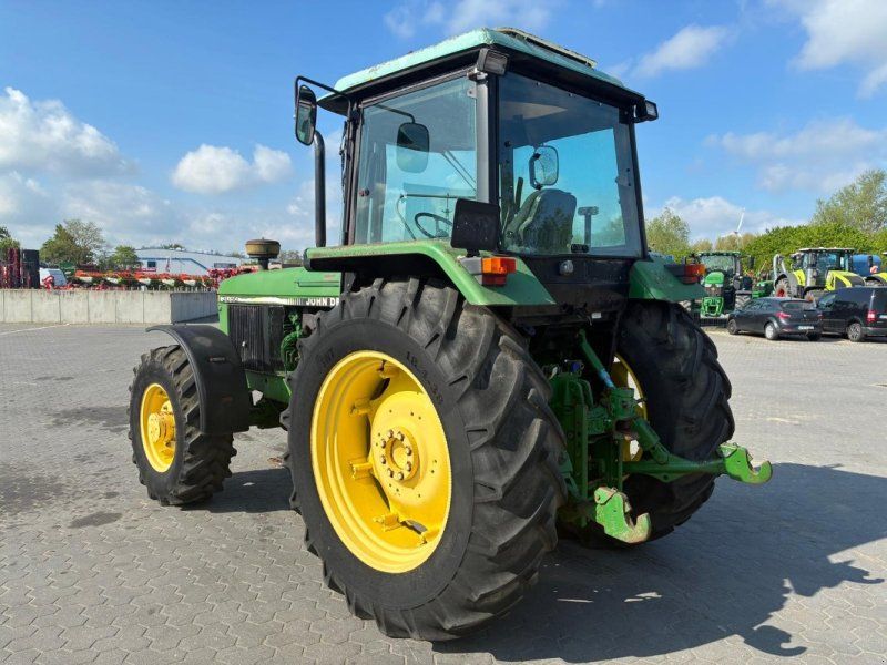 John Deere 3050