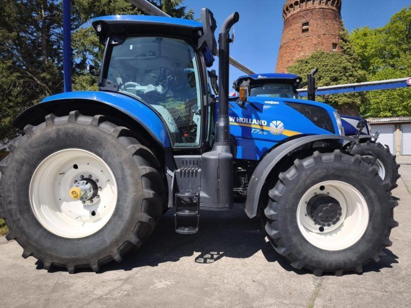 New Holland T 7. 270 AC