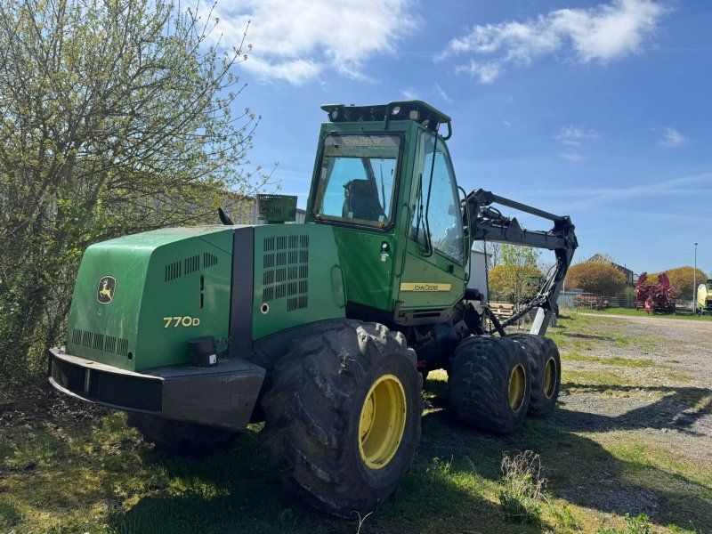 John Deere 770D