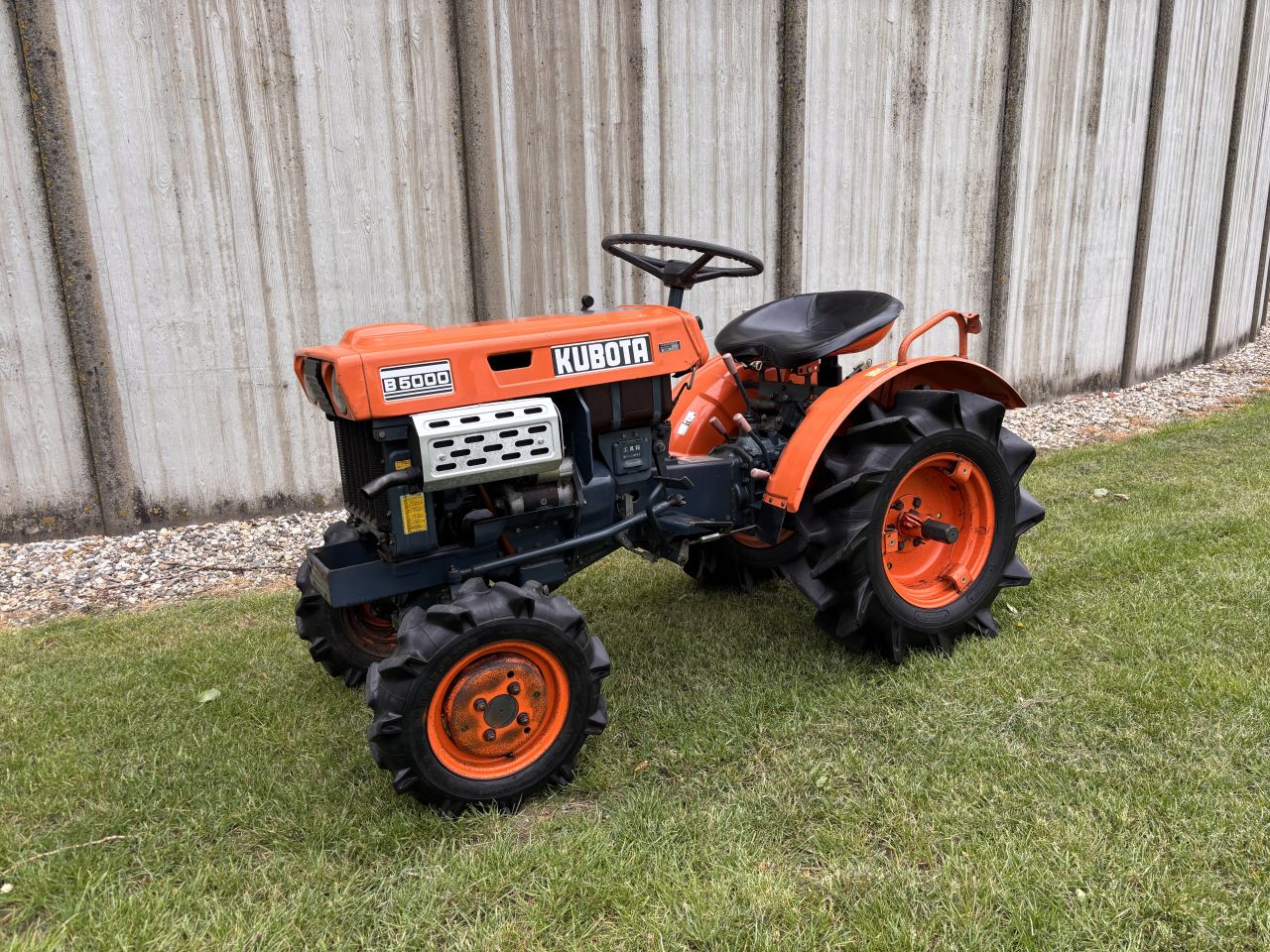 Kubota B5000 4x4 - rechtsdraaiende aftakas - incl beurt - marge