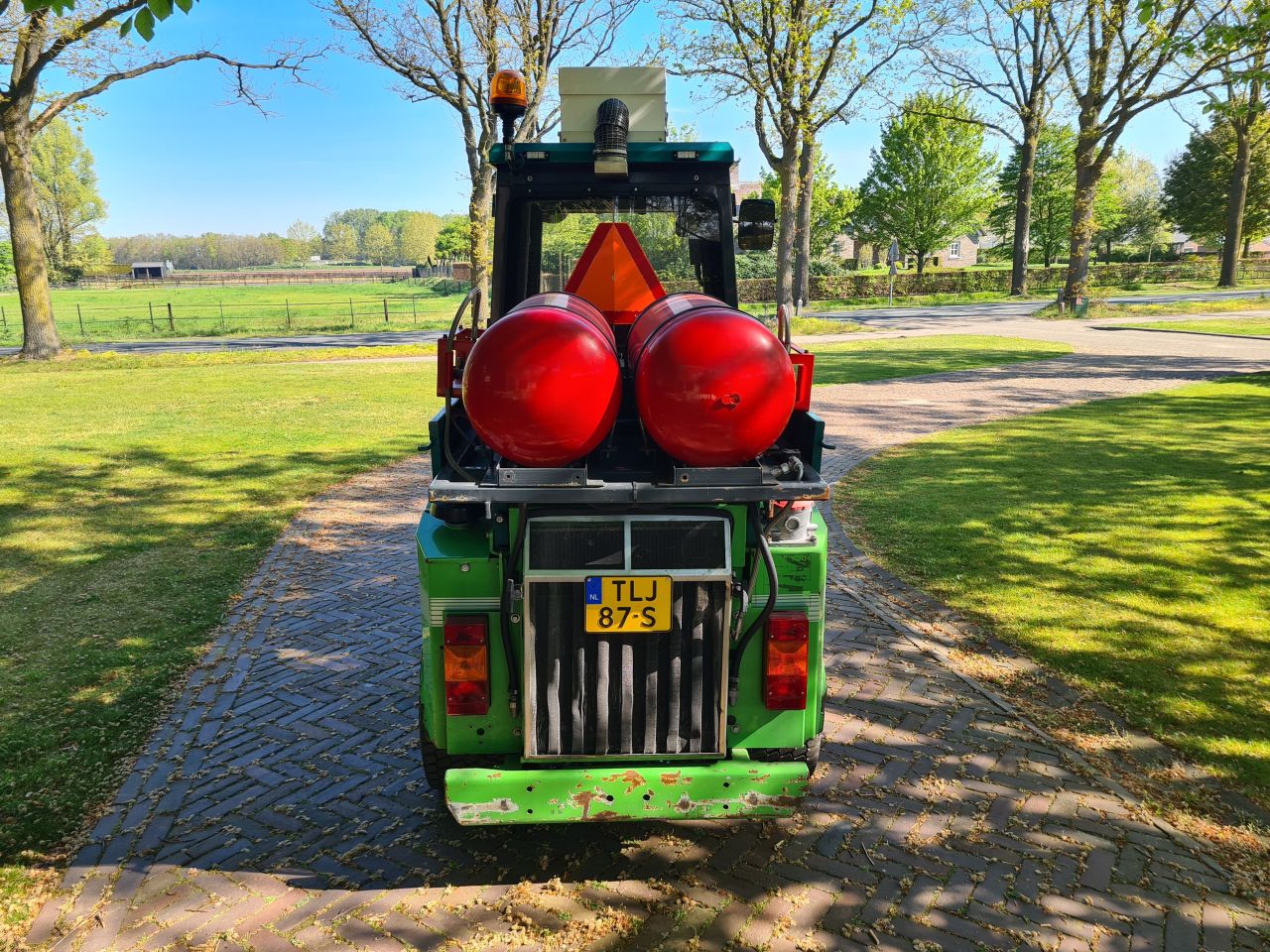 Nimos Eco Trac onkruidbrander werktuigdrager.