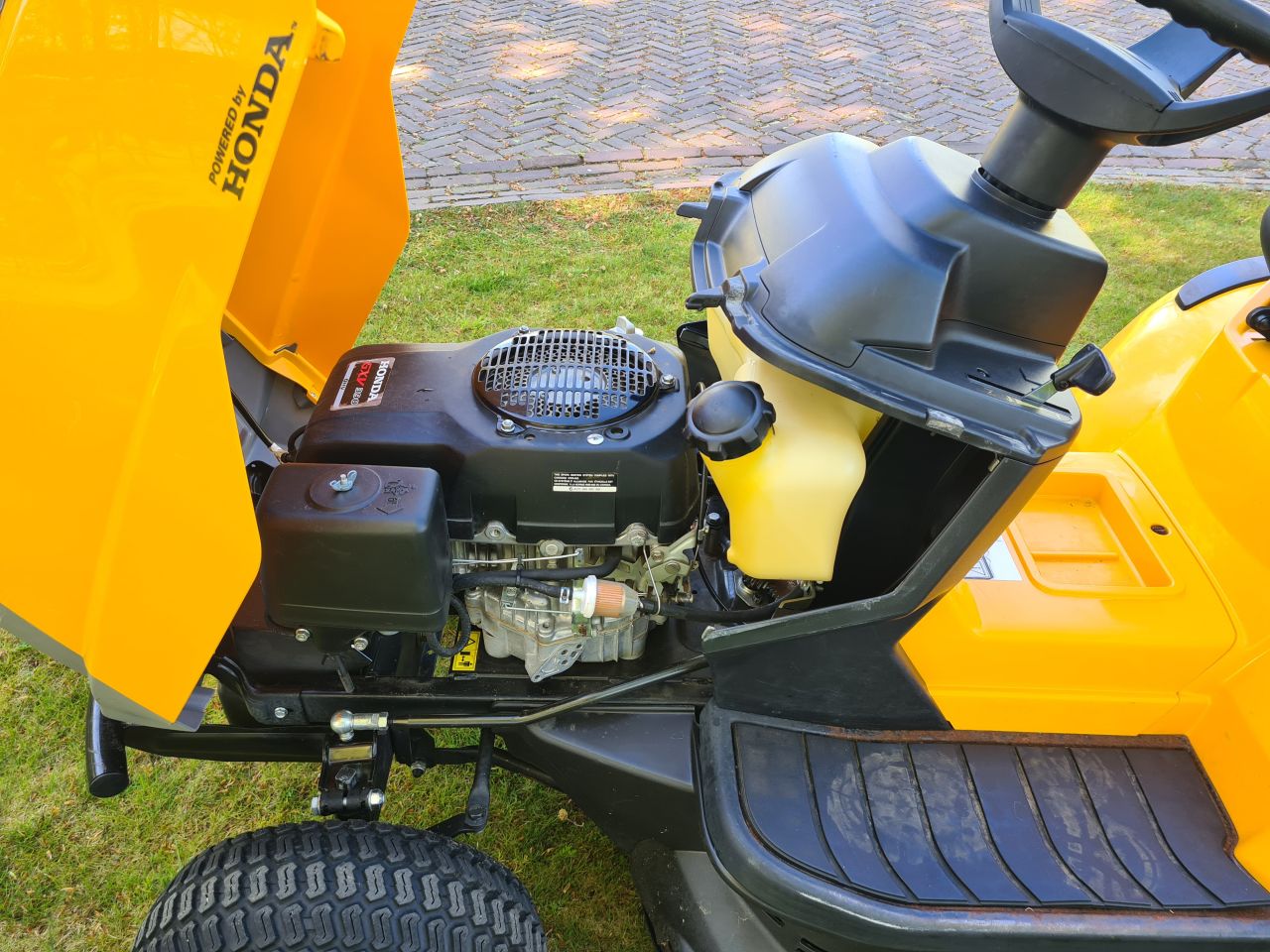 Stiga Estate Master HST zitmaaier met Honda motor hydrostaat.