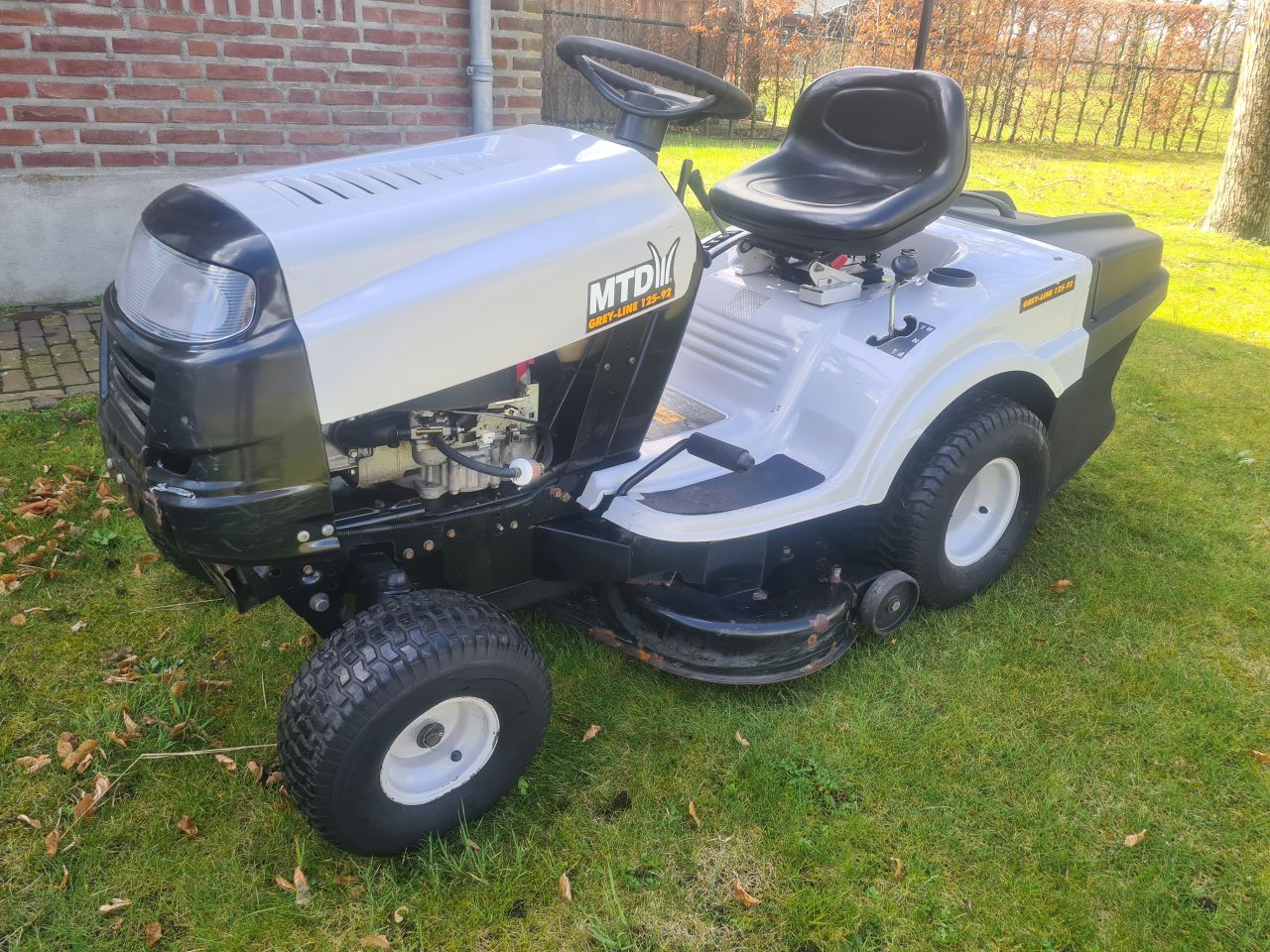 MTD 125-92 zitmaaier met opvangbak