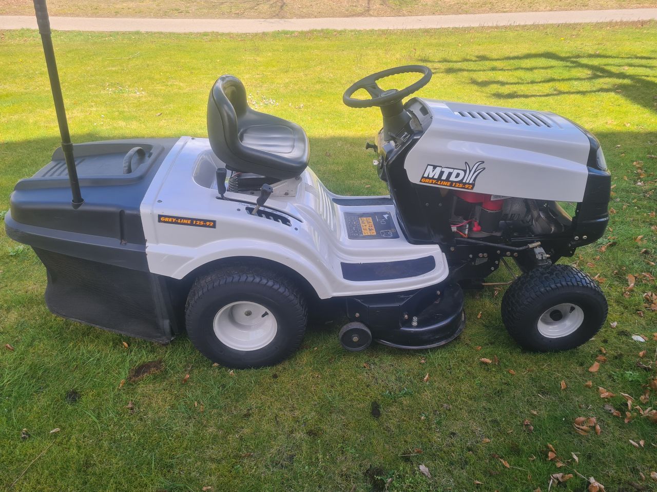 MTD 125-92 zitmaaier met opvangbak