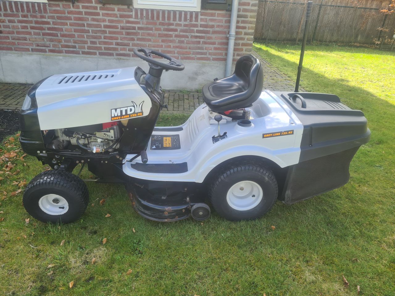 MTD 125-92 zitmaaier met opvangbak