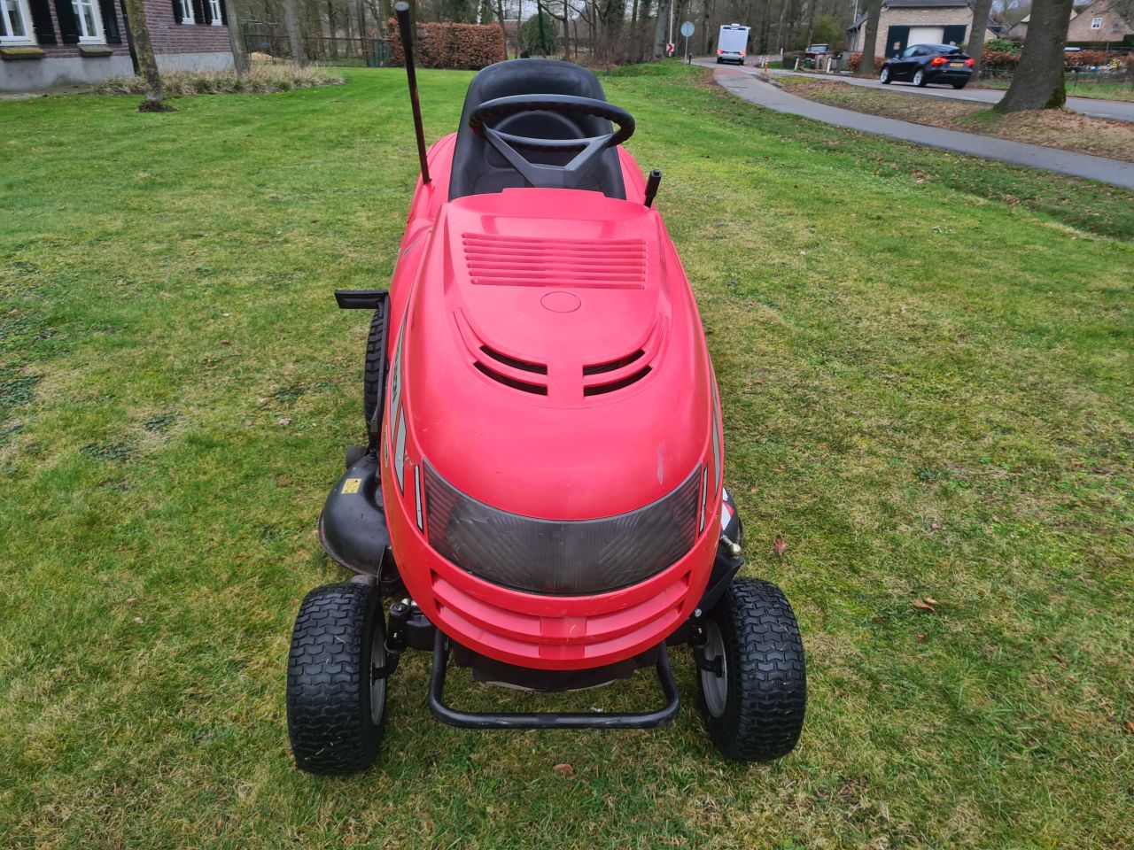 Massey Ferguson 3316HE zitmaaier met opvangbak hydrostaat.