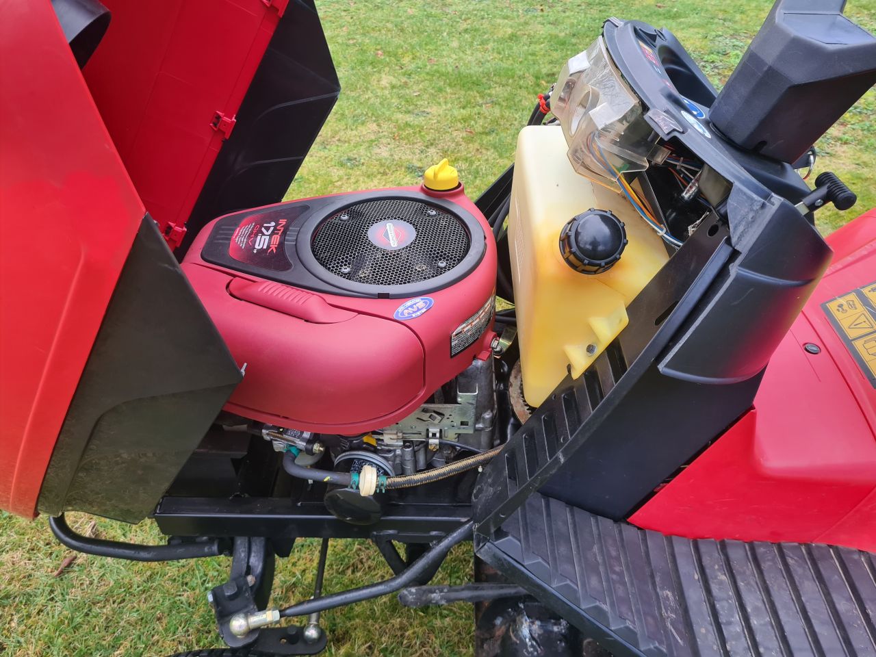 Massey Ferguson 3316HE zitmaaier met opvangbak hydrostaat.