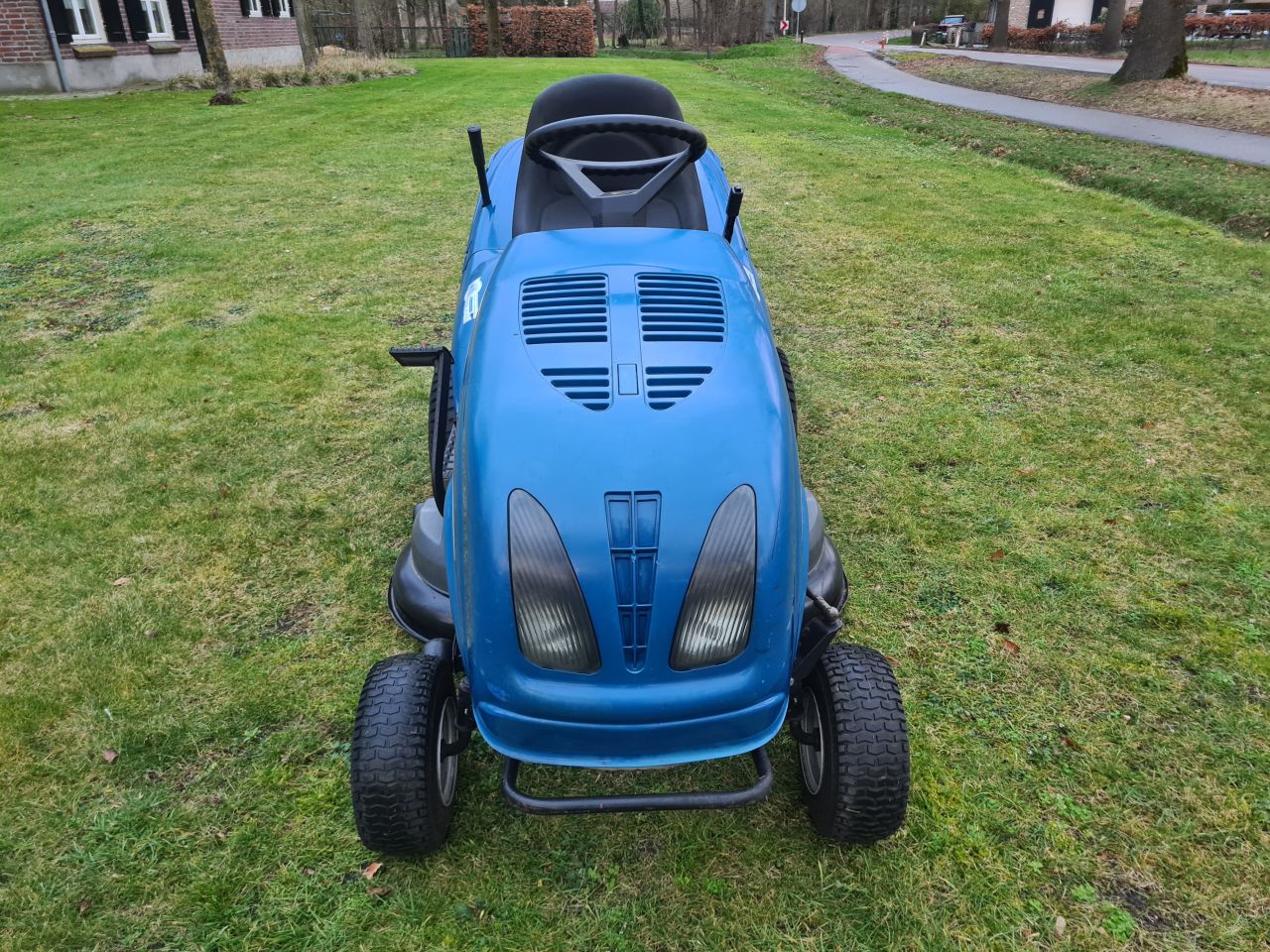 New Holland TH18 zitmaaier met opvangbak hydrostaat.