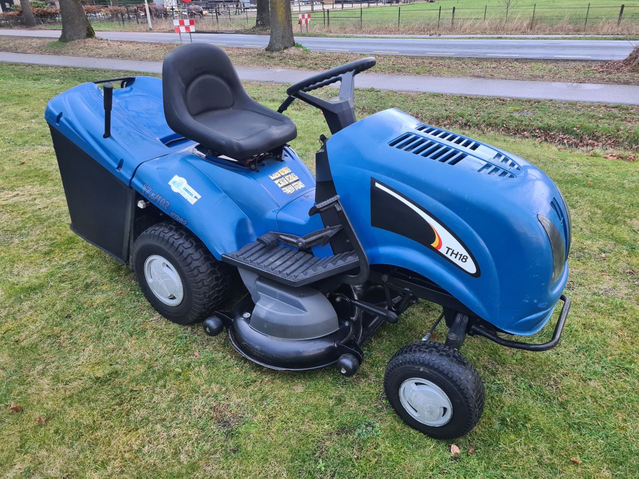 New Holland TH18 zitmaaier met opvangbak hydrostaat.