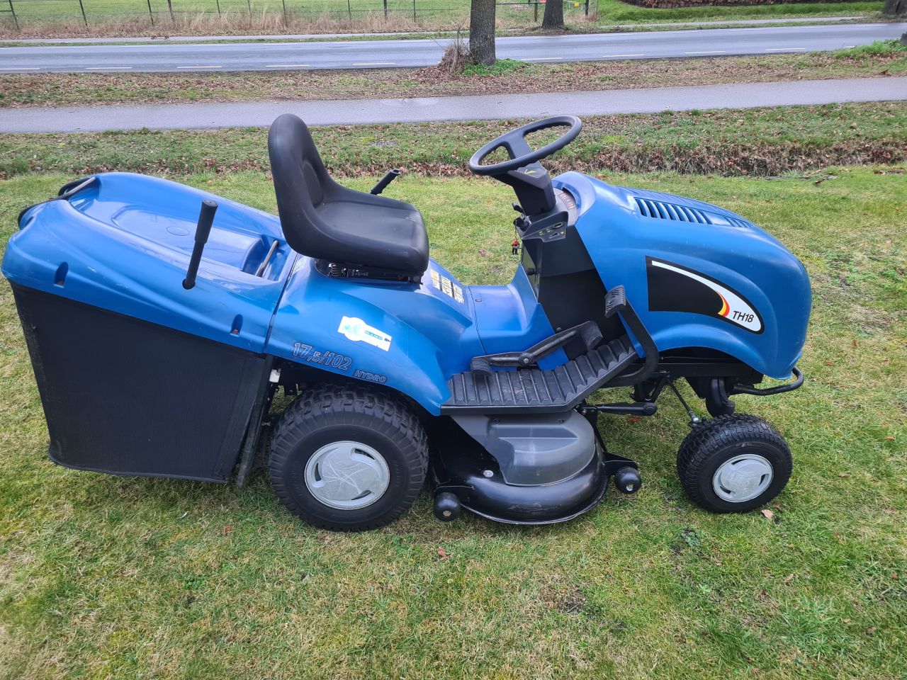 New Holland TH18 zitmaaier met opvangbak hydrostaat.