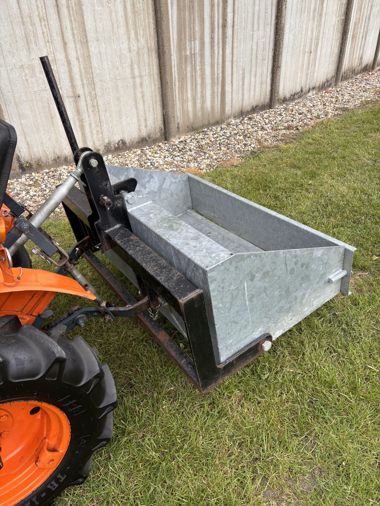 Grondbak 100 cm - gegalvaniseerd - afneembaar schot - kantelbaar