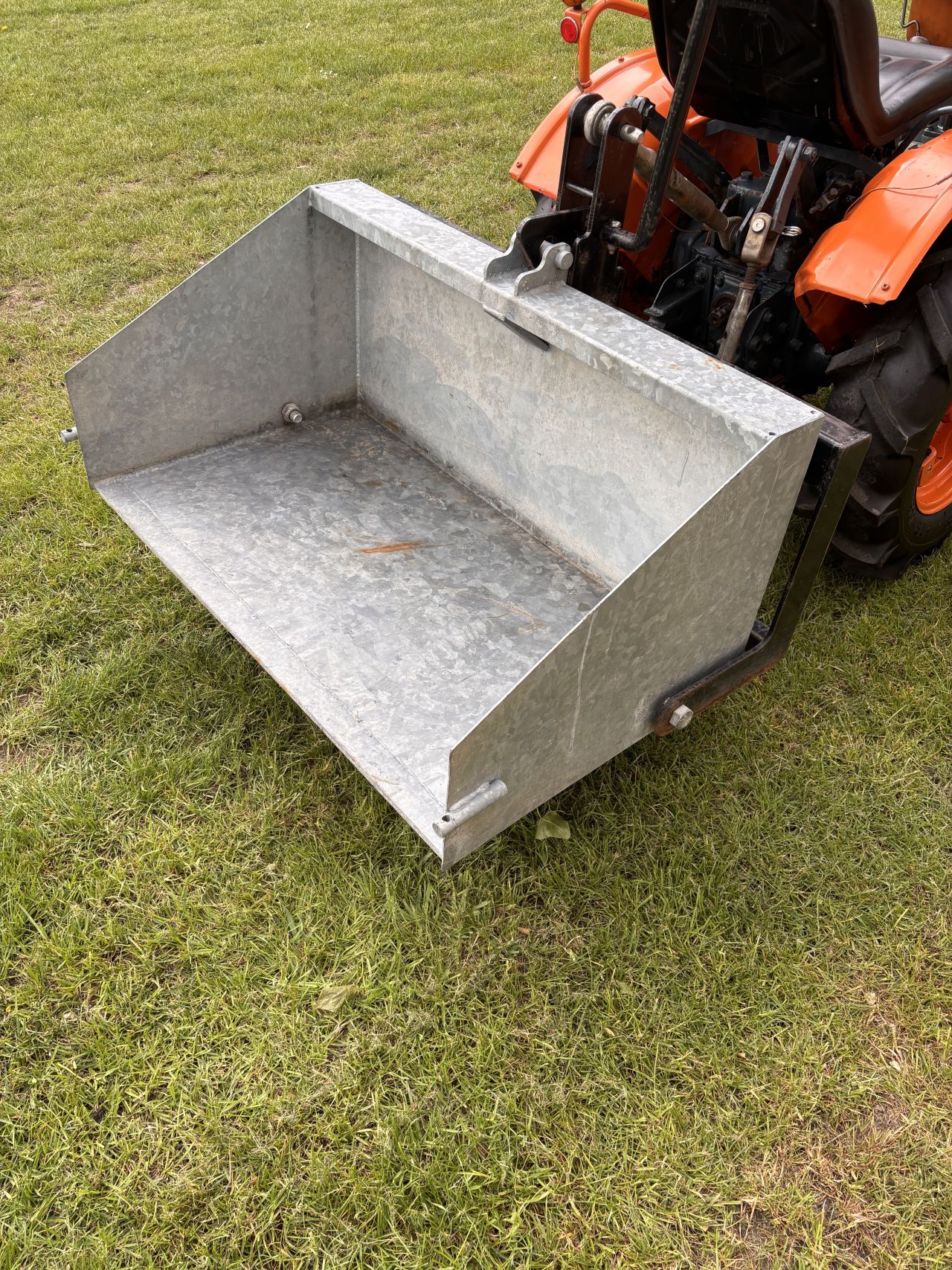 Grondbak 100 cm - gegalvaniseerd - afneembaar schot - kantelbaar