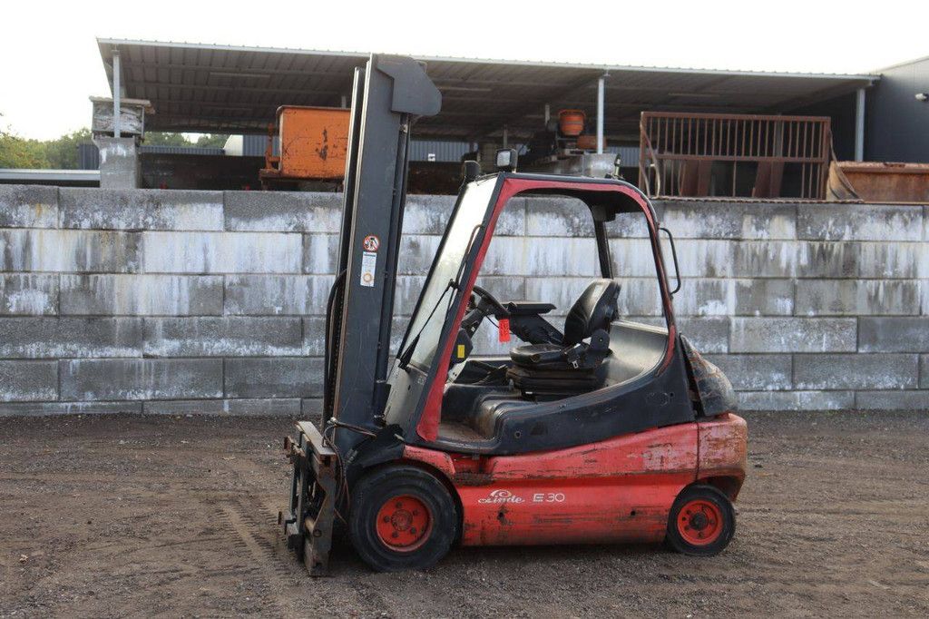 Linde E30-02 Elektrogabelstapler 3000 kg 3,79 m 2000