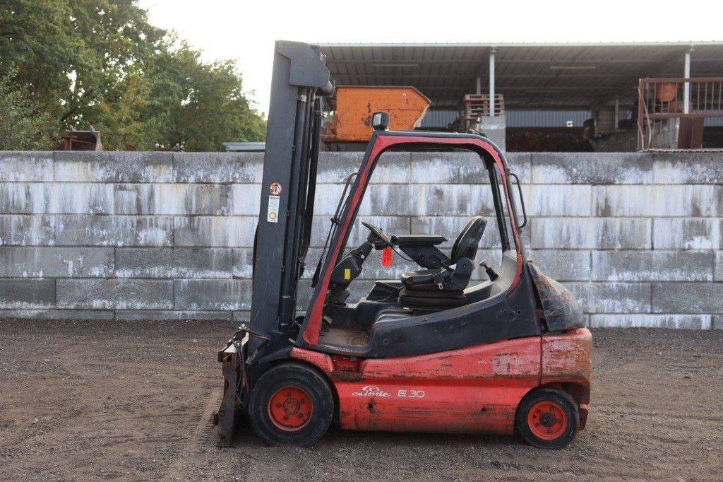 Linde E30-02 Elektrogabelstapler 3000 kg 3,79 m 2000