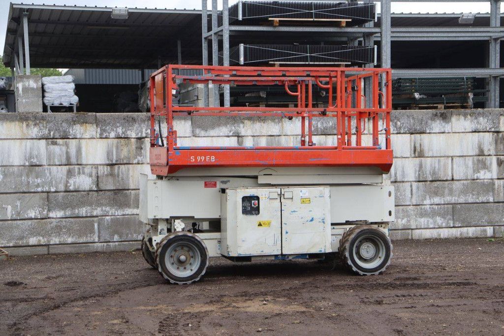 Scissor lift Genie GS2669 DC Electric 9.70m 2013